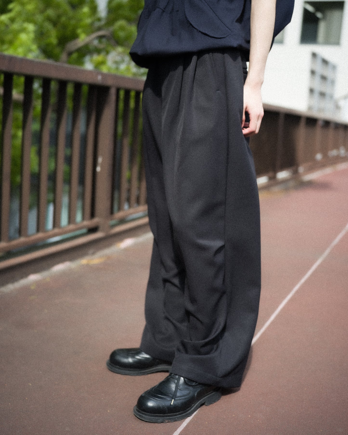 DRAPE TUCK PANTS