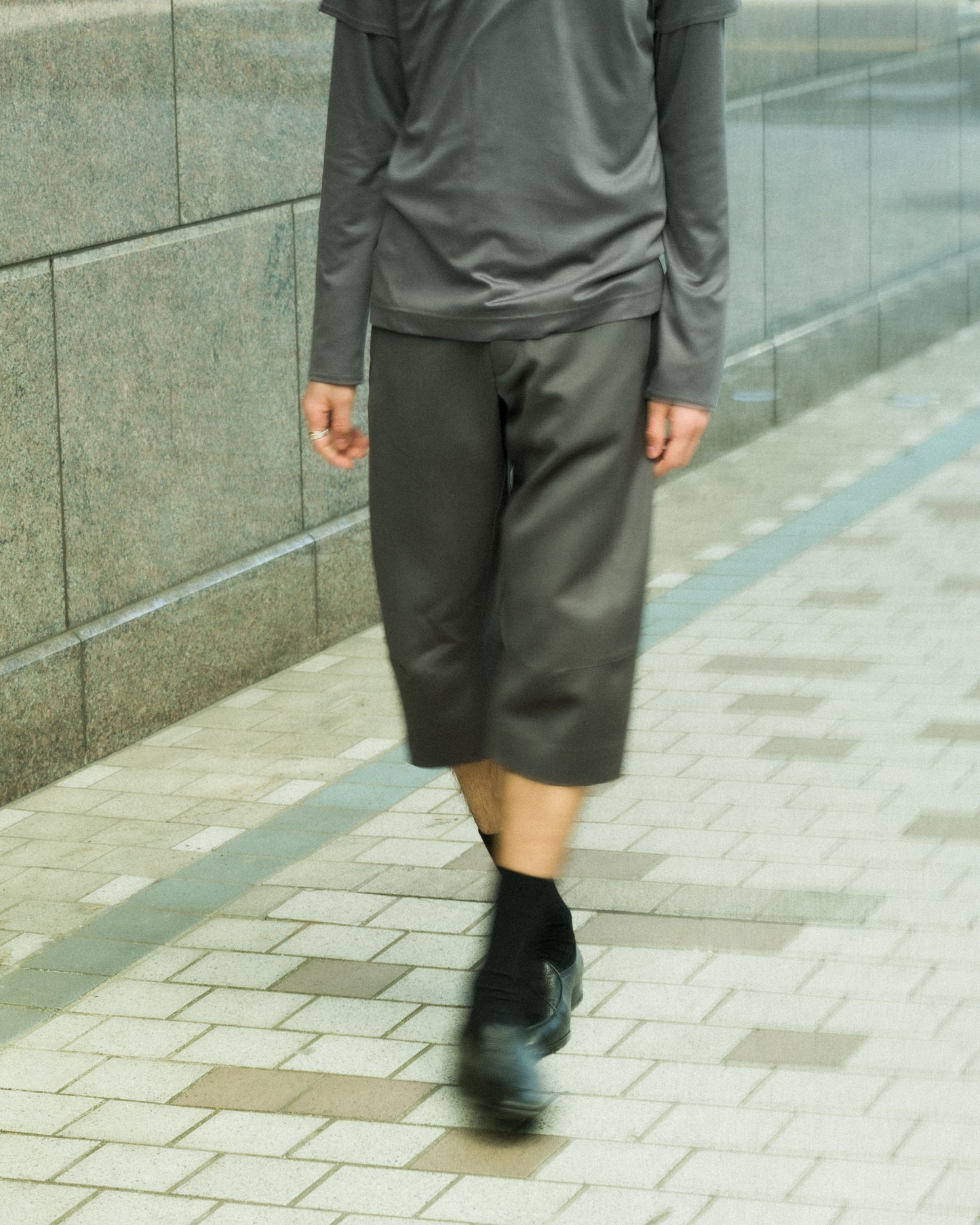 KNEE DARTED FLARE SHORTS