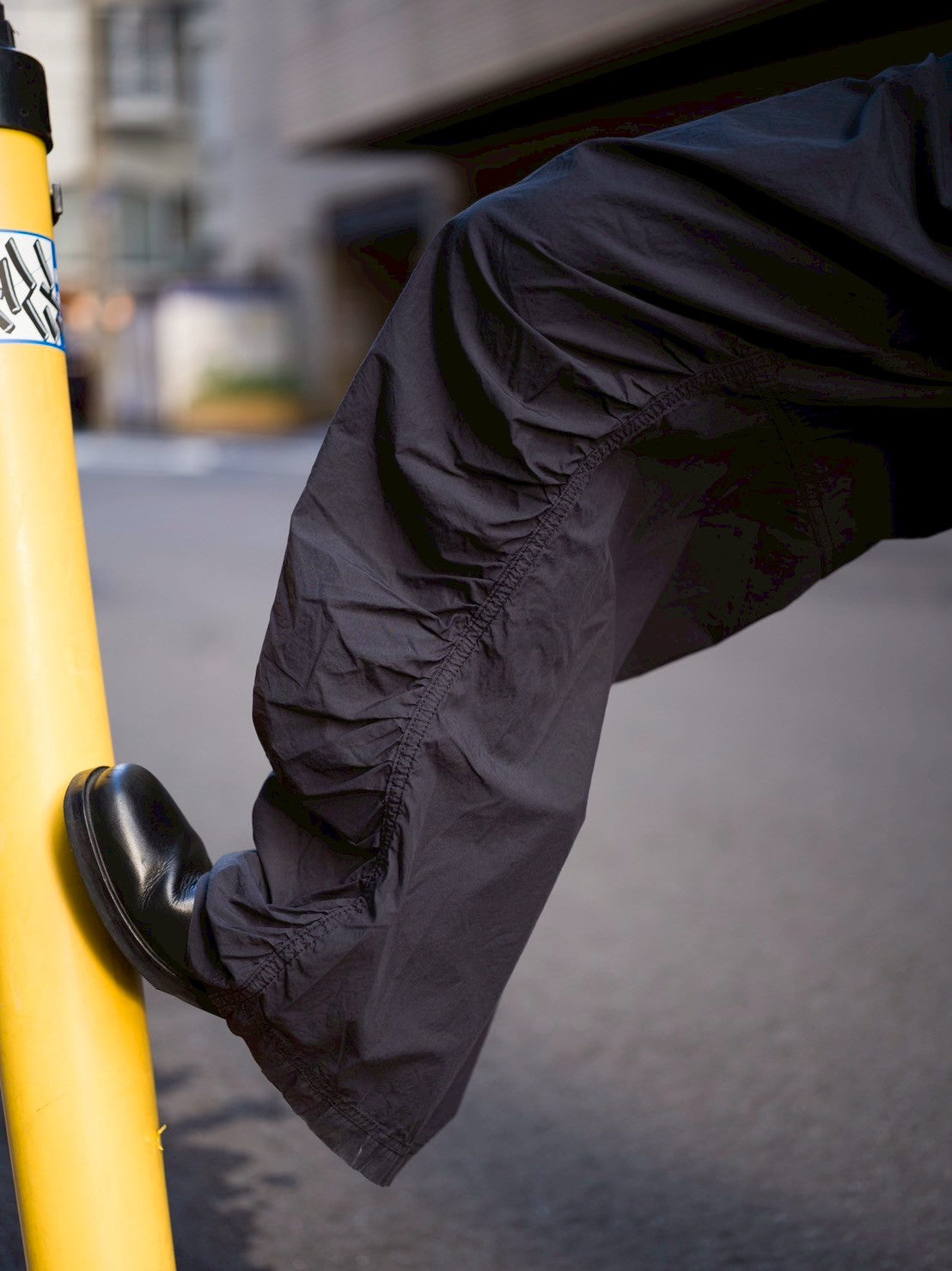 COLLAPSE TROUSERS