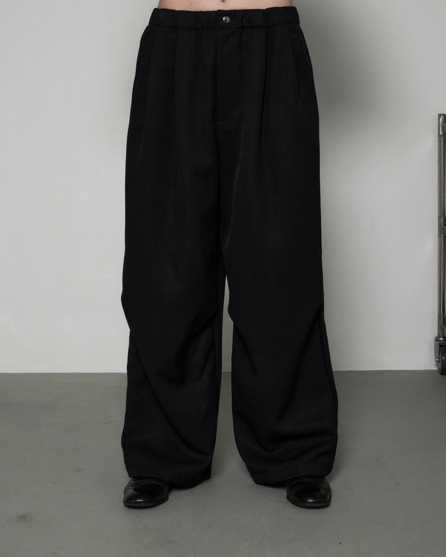 DRAPE TUCK PANTS