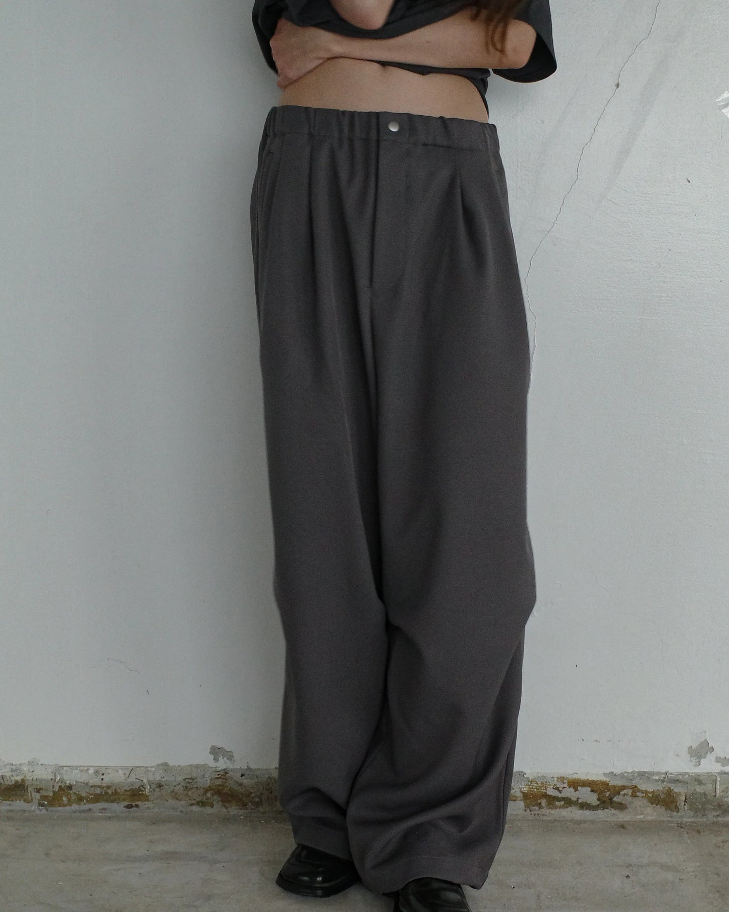 DRAPE TUCK PANTS