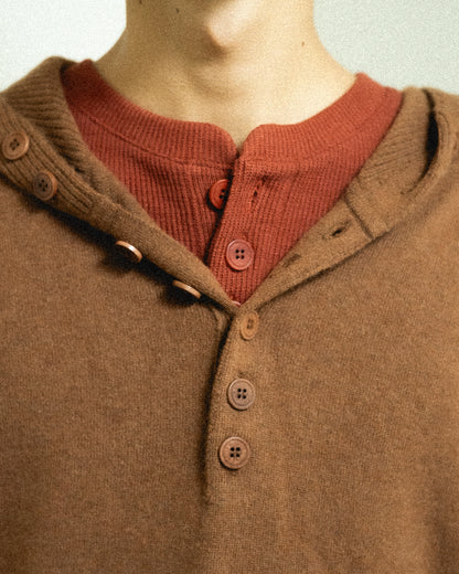 BUTTON HENLEY NECK