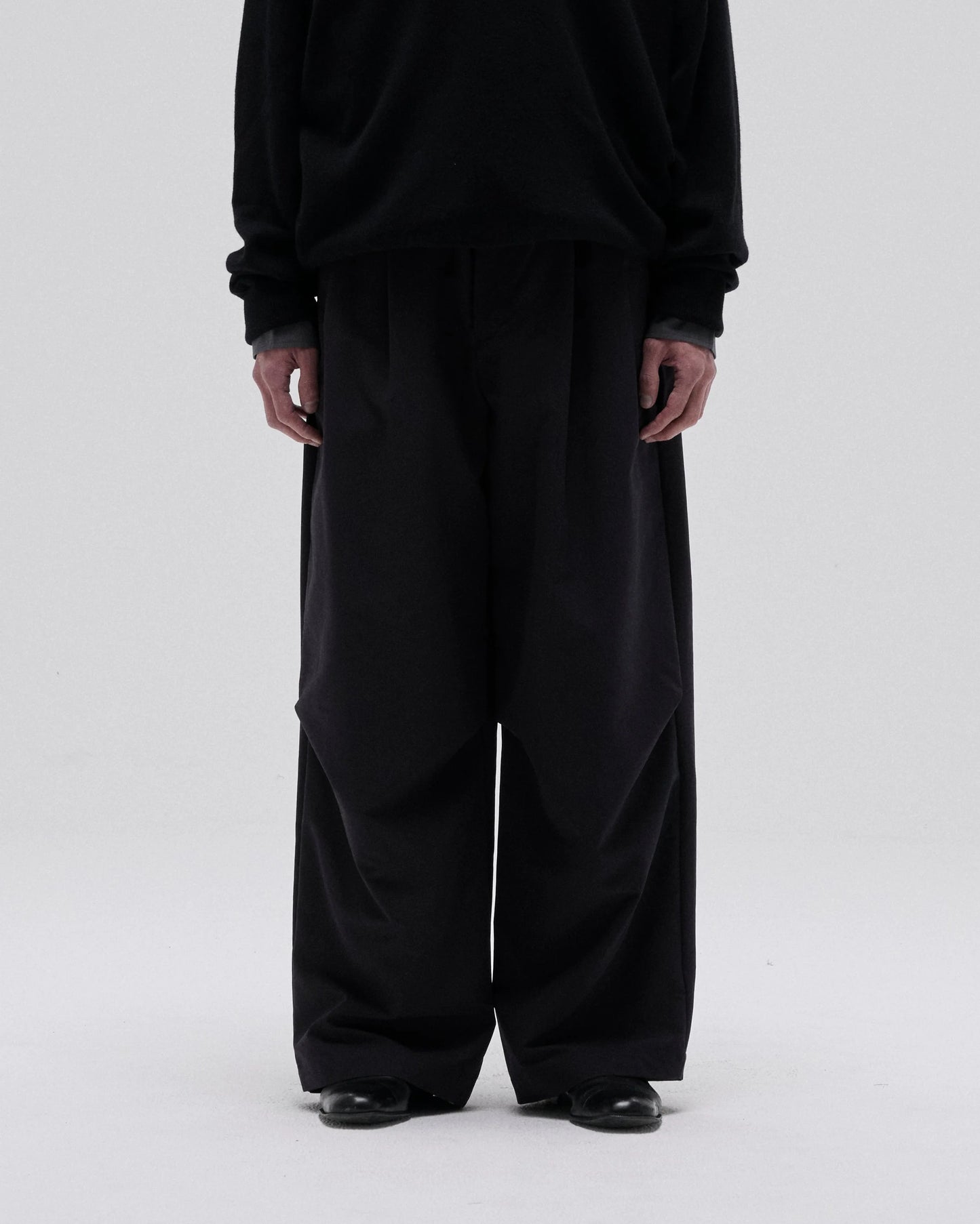 SMOOTH TAFTA DRAPE TUCK PANTS