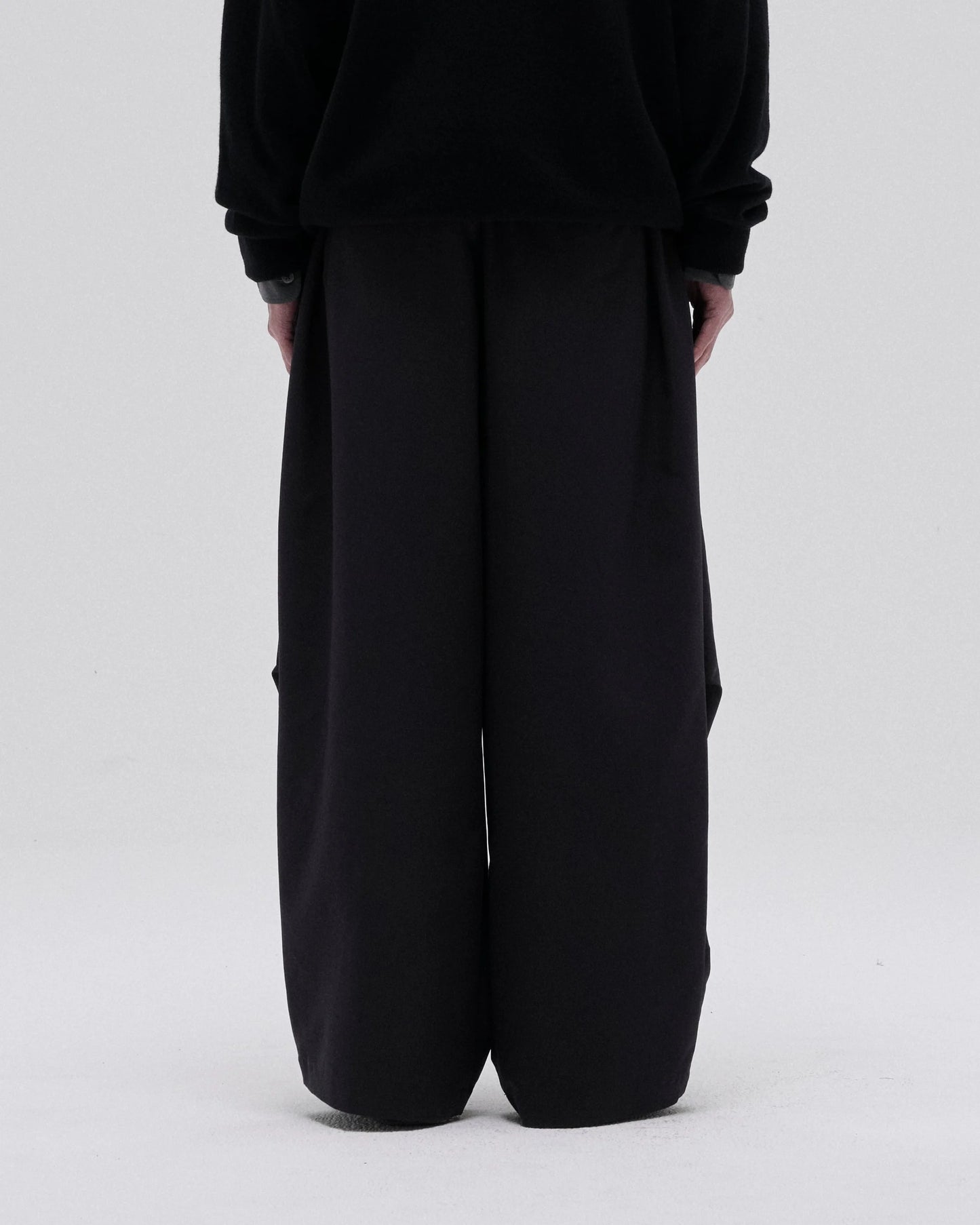 SMOOTH TAFTA DRAPE TUCK PANTS