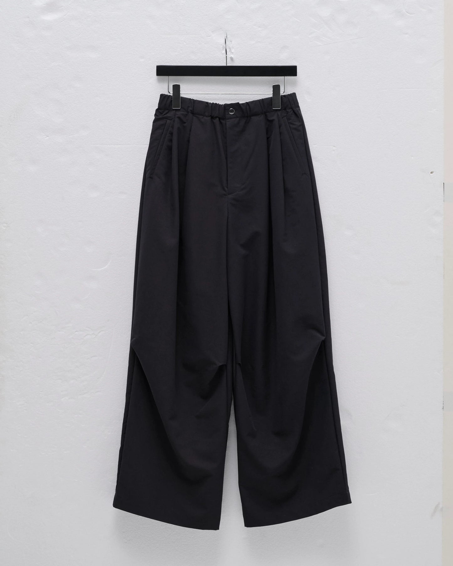 SMOOTH TAFTA DRAPE TUCK PANTS