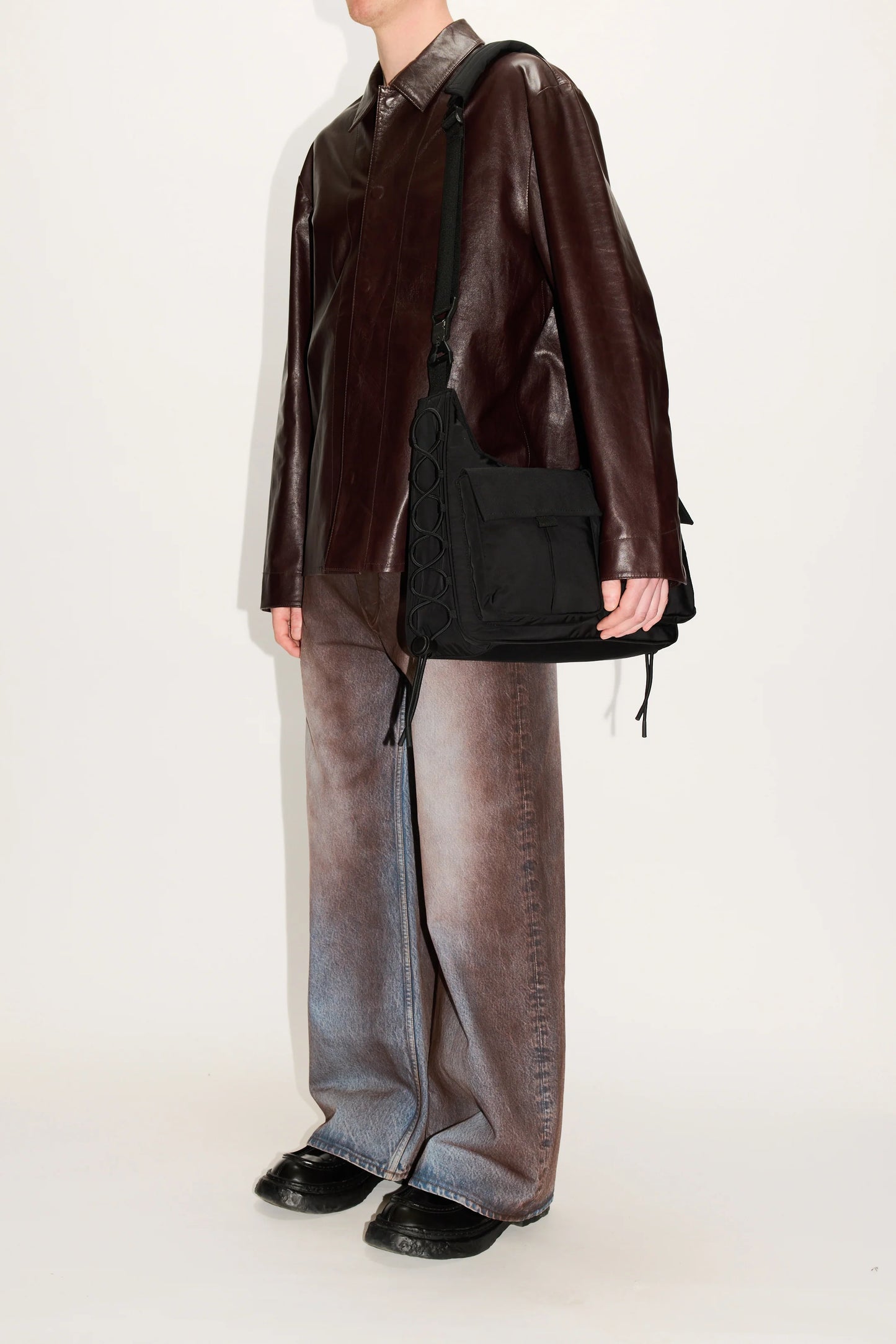 MESSENGER BAG