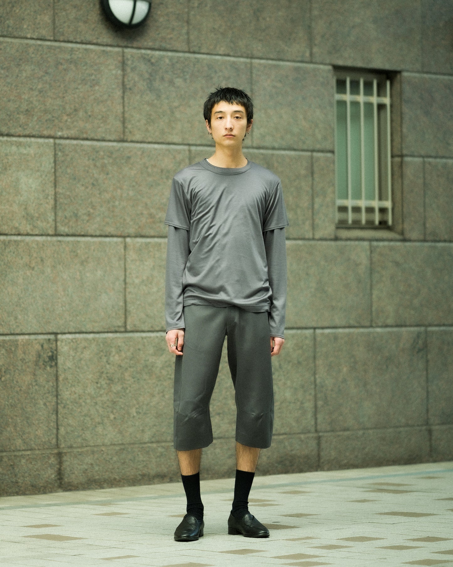 KNEE DARTED FLARE SHORTS