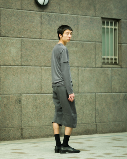 KNEE DARTED FLARE SHORTS