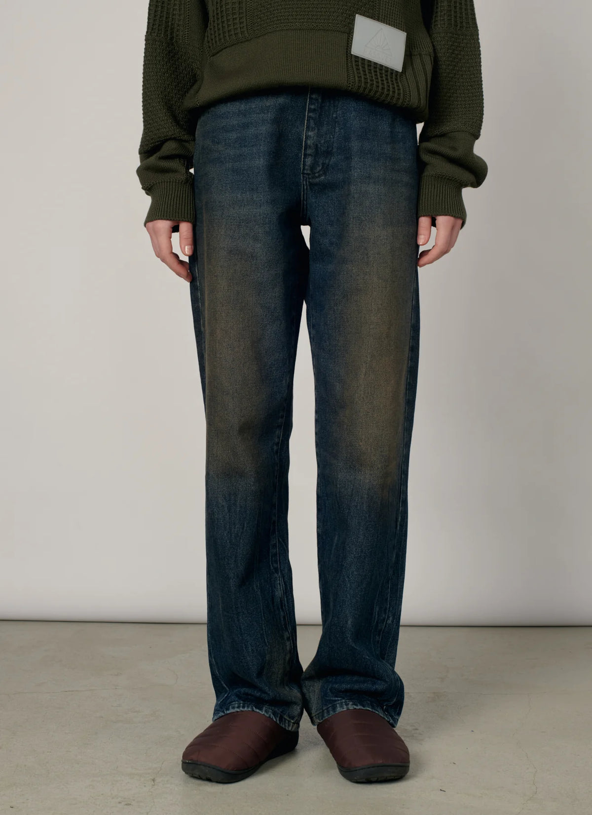 WASHED TAPERED DENIM PANTS