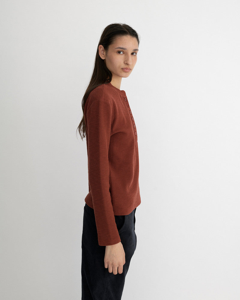 BUTTON HENLEY NECK